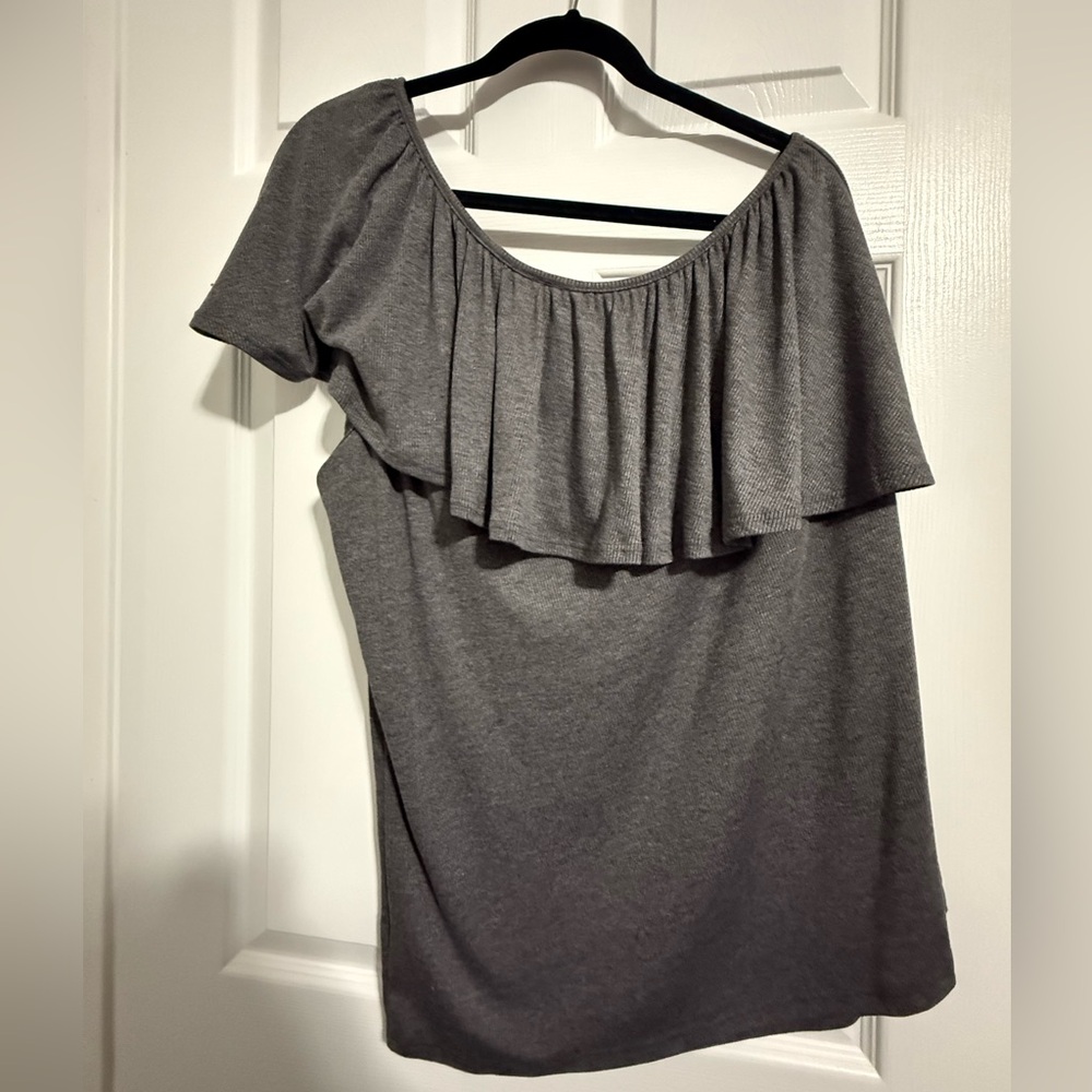 Torrid Gray Ruffle One-Shoulder Top Size 3